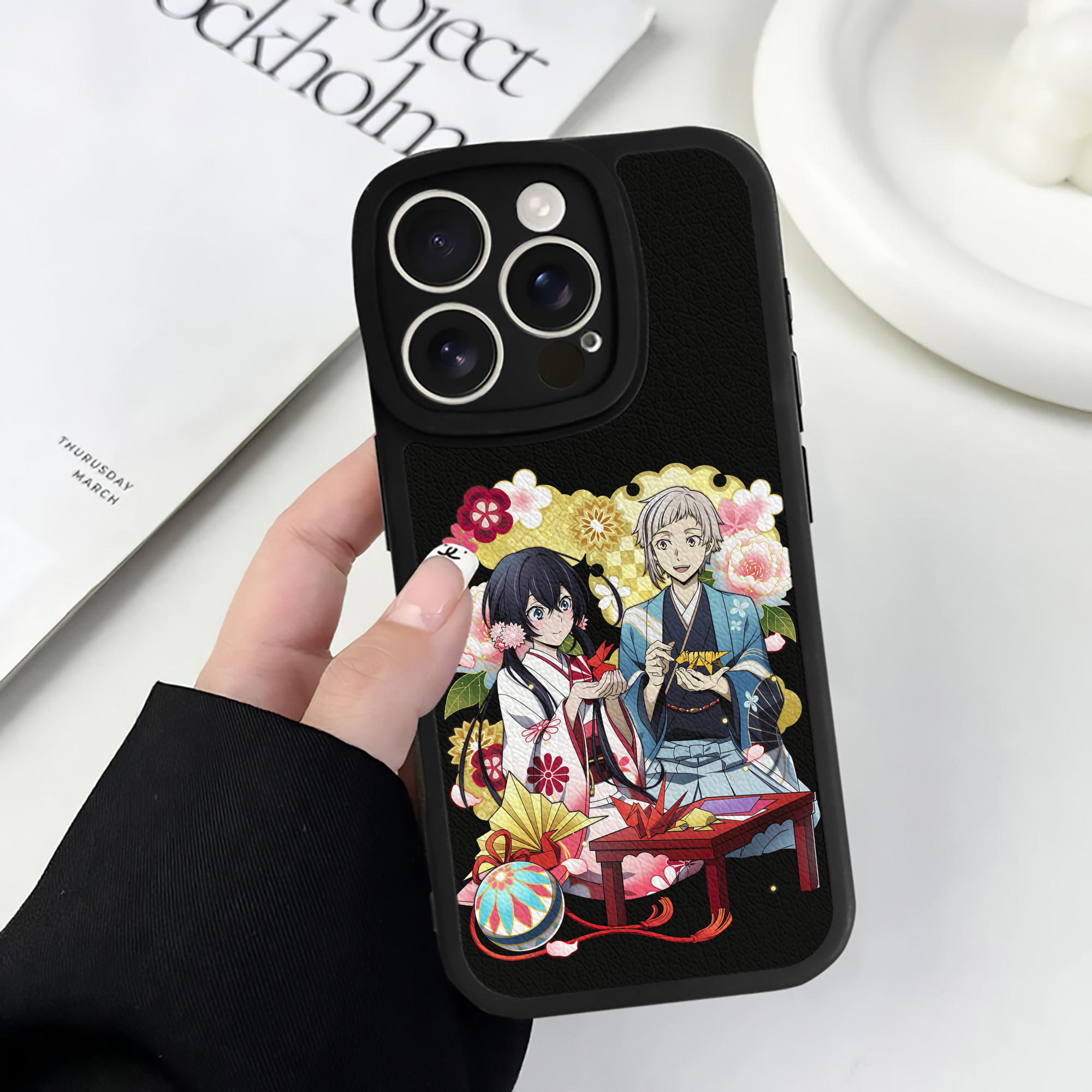 （画像用） 文豪ストレイドッグス Bungo Stray Dogs 【iPhone 16シリーズ対応】シリコンスマホケース（レザー調） 材質：シリコン